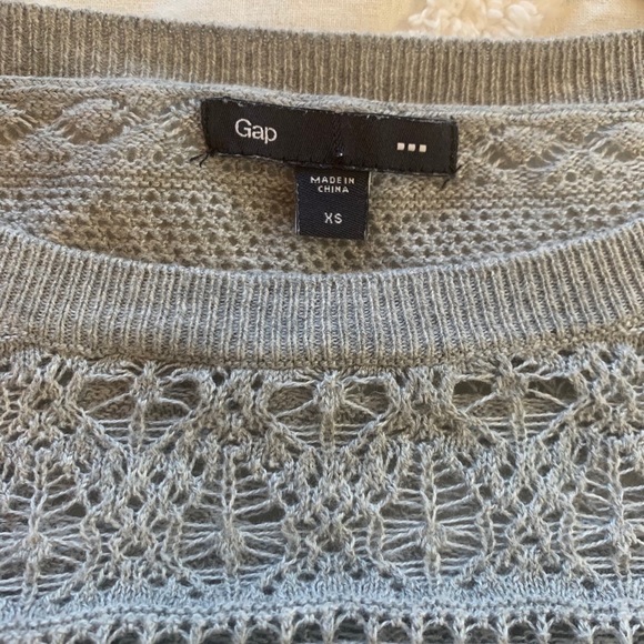Gap sweater- short sleeve- light gray - Picture 2 of 2